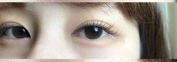 Foto de referencia de la forma de ojo: ojos monolid