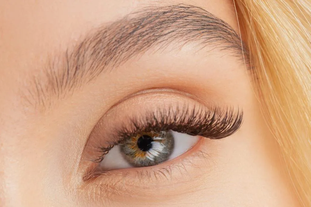 Wimpernstil Cat-Eye — fertige Anwendung, Kundinnenfoto