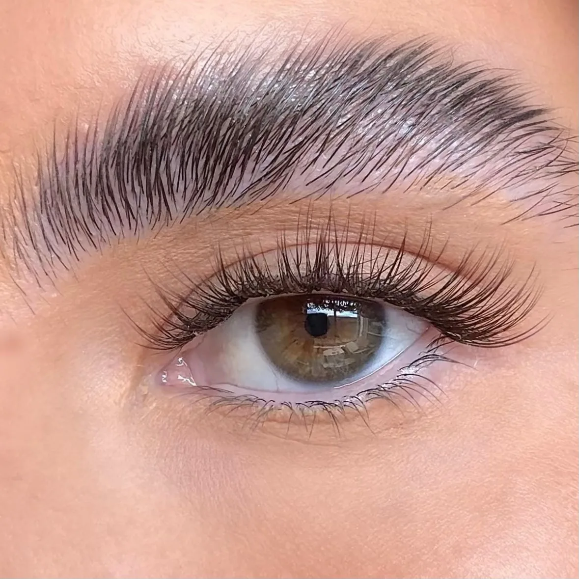 Wimpernstil Natural — fertige Anwendung, Kundinnenfoto